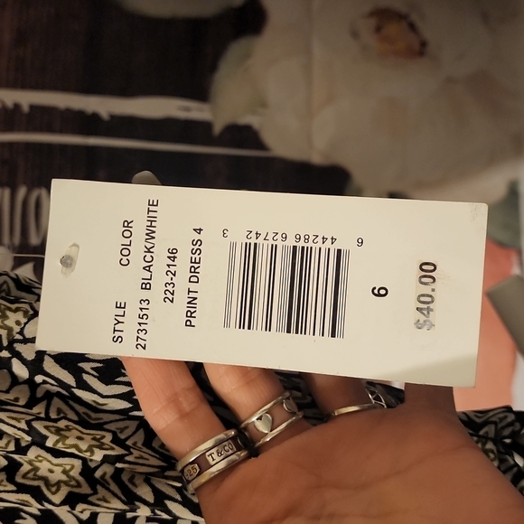 Beautiful dress very femine and flowy - Picture 7 of 7